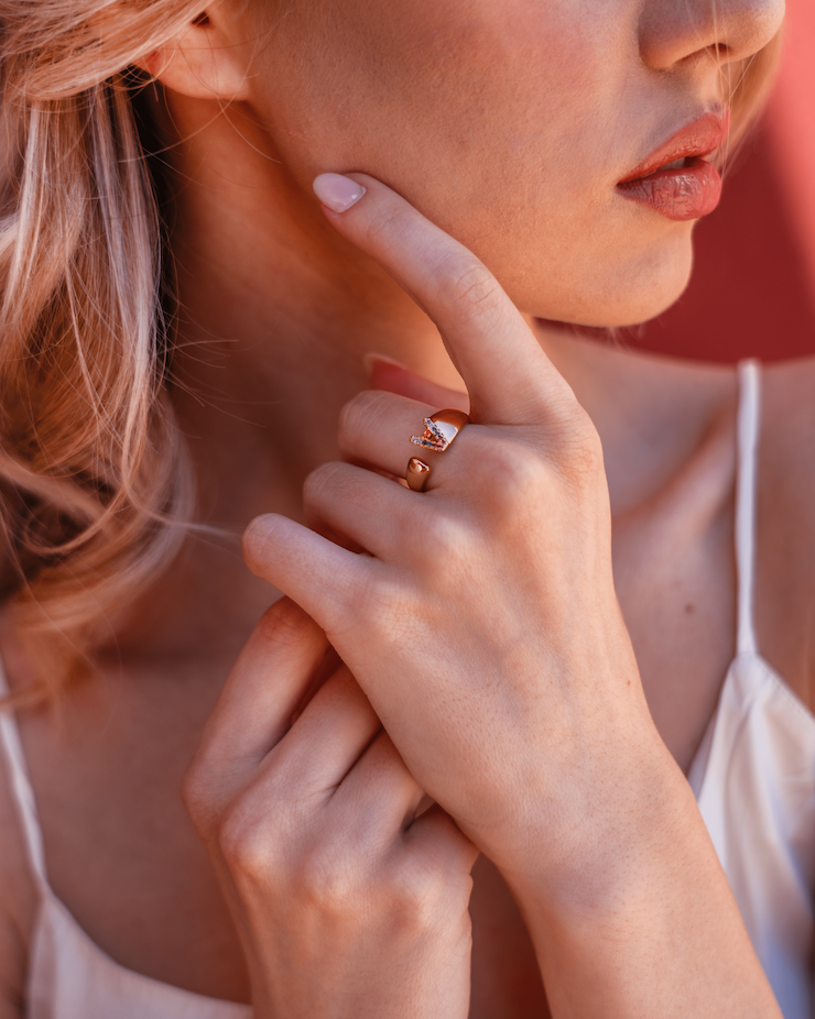 Anello regolabile con lettera personalizzata- Oro